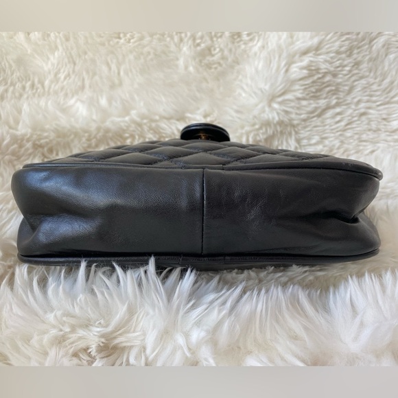 Vintage Reem Black Quilted Leather Crossbody Bag with Gold Chain - Picture 6 of 9